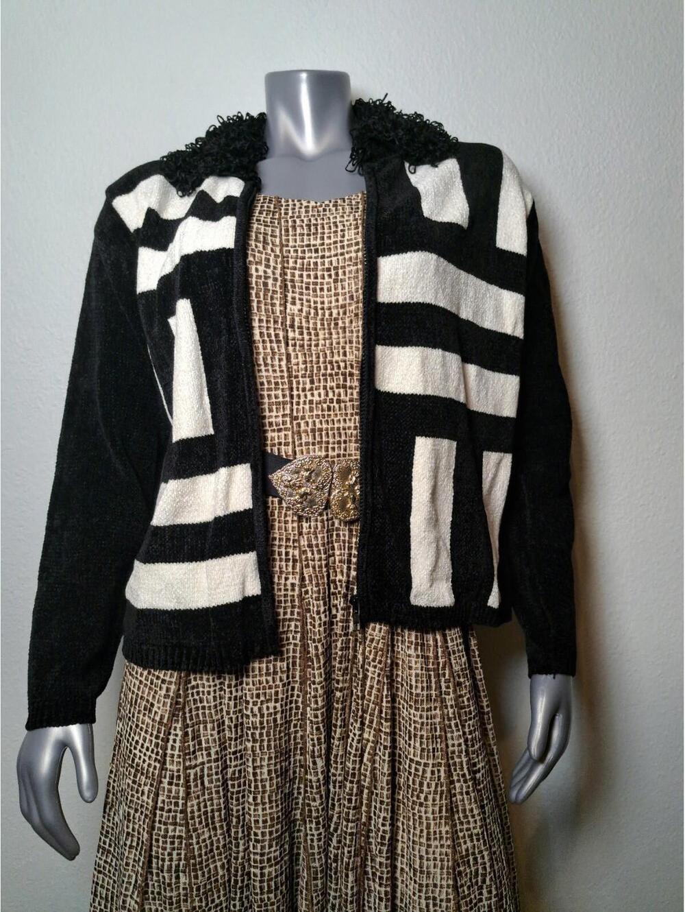 Victoria Harbour Woman's Sweater Cardig Size M Very Soft Button Front